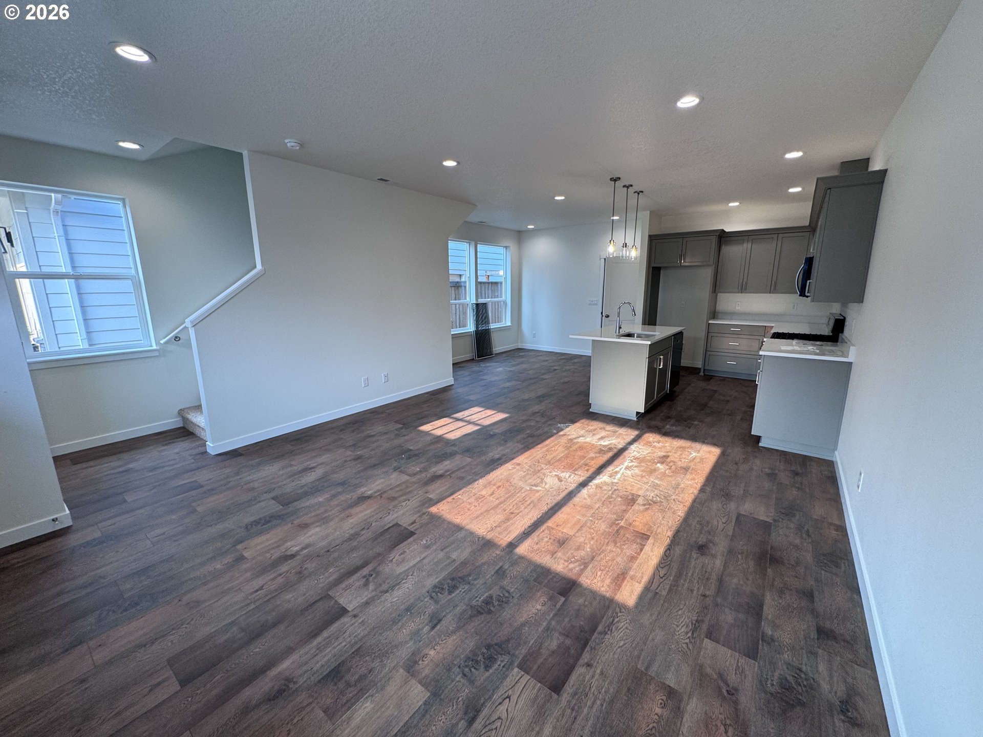360 Se Shetterly Dr Property Photo 3