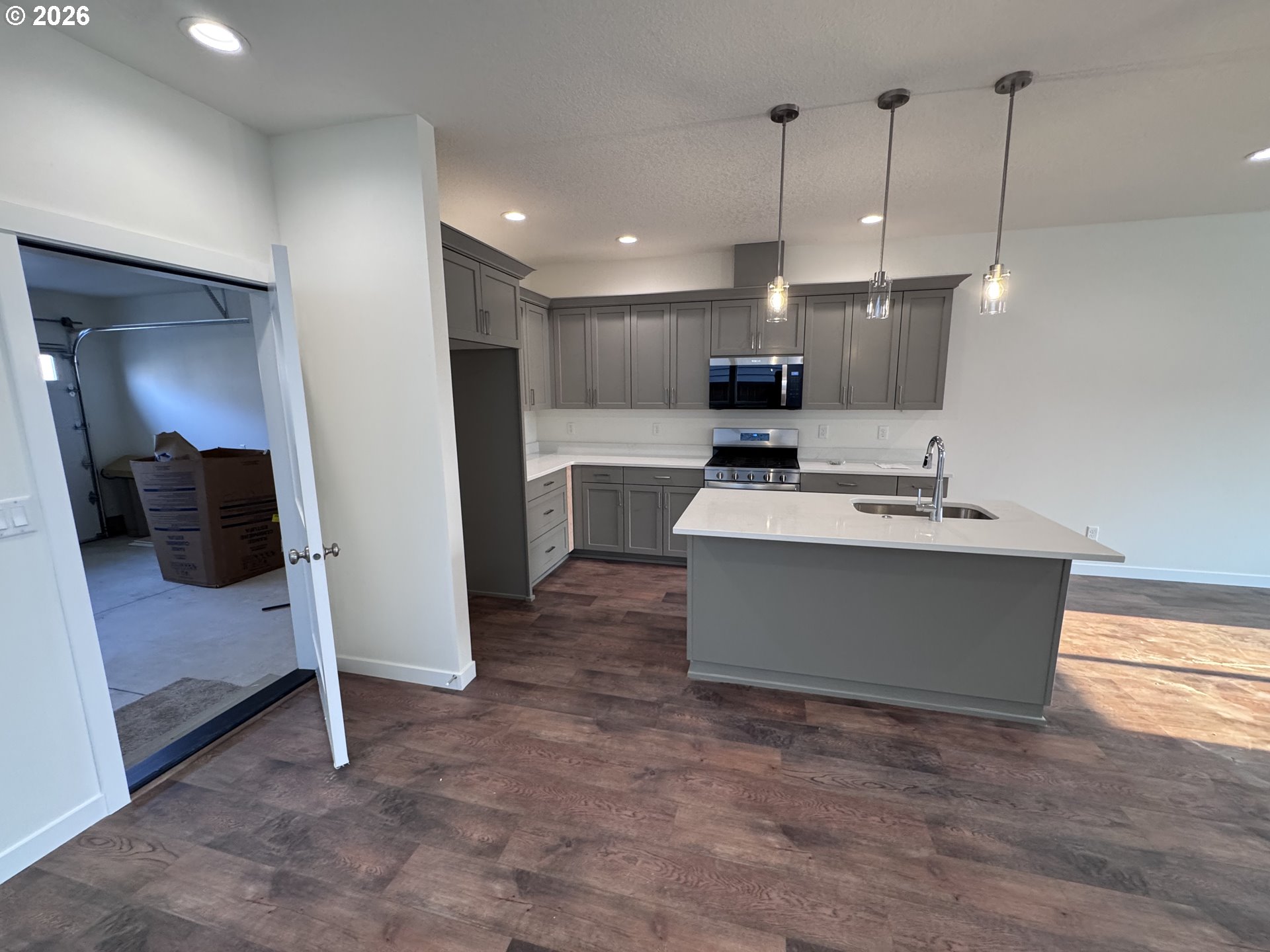 360 Se Shetterly Dr Property Photo 4