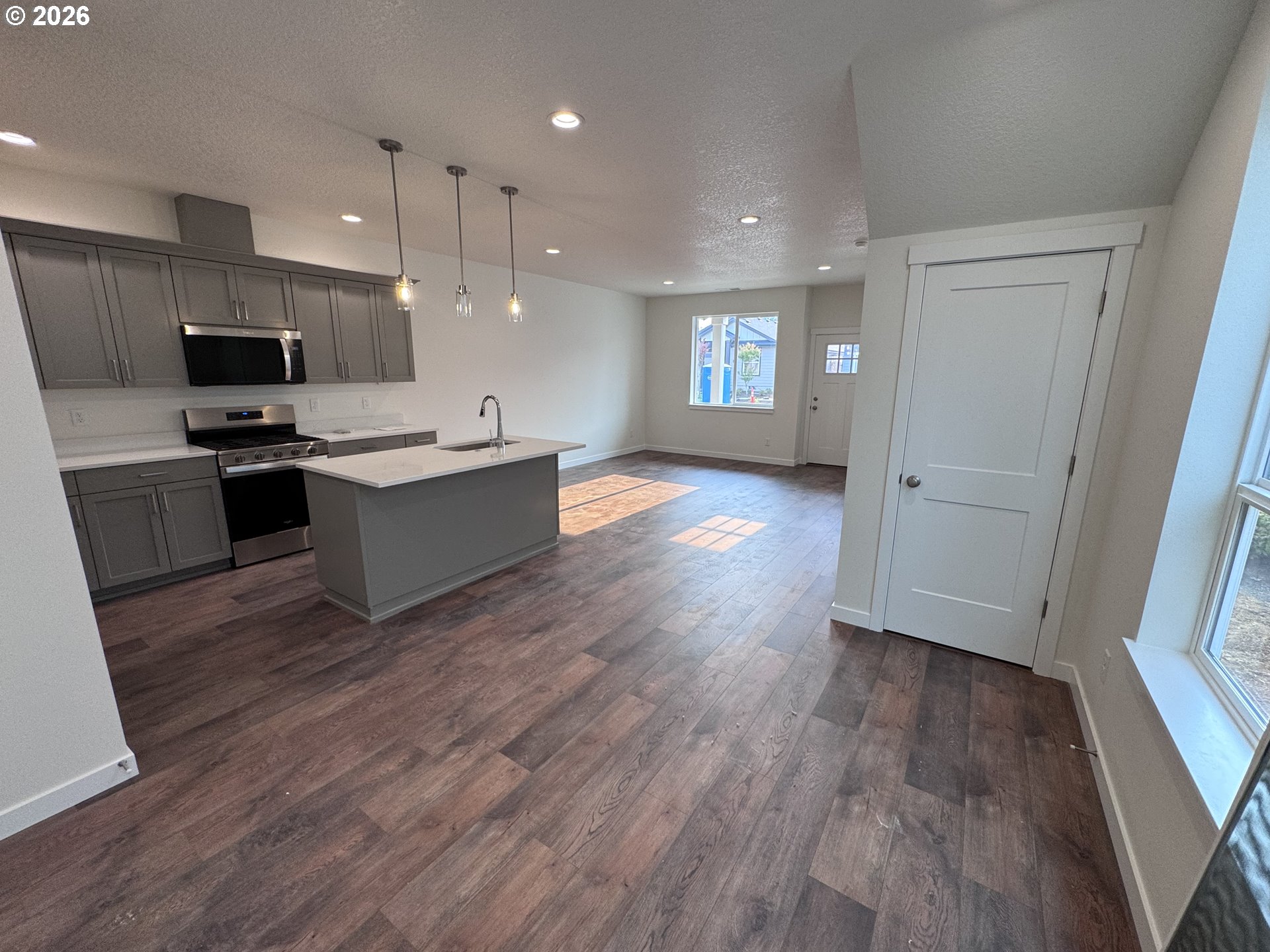 360 Se Shetterly Dr Property Photo 5