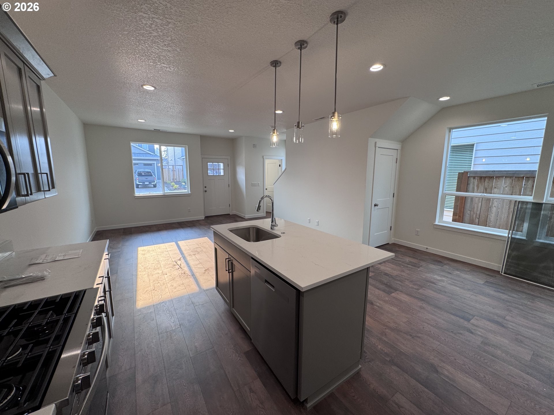 360 Se Shetterly Dr Property Photo 6