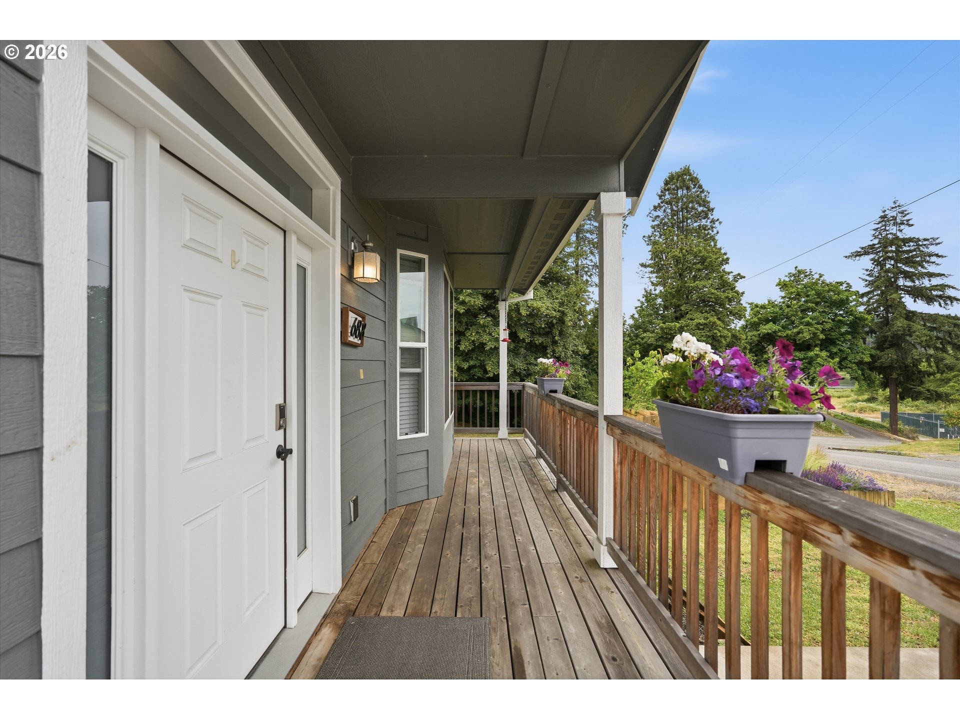 688 Lakeview Dr Property Photo 6
