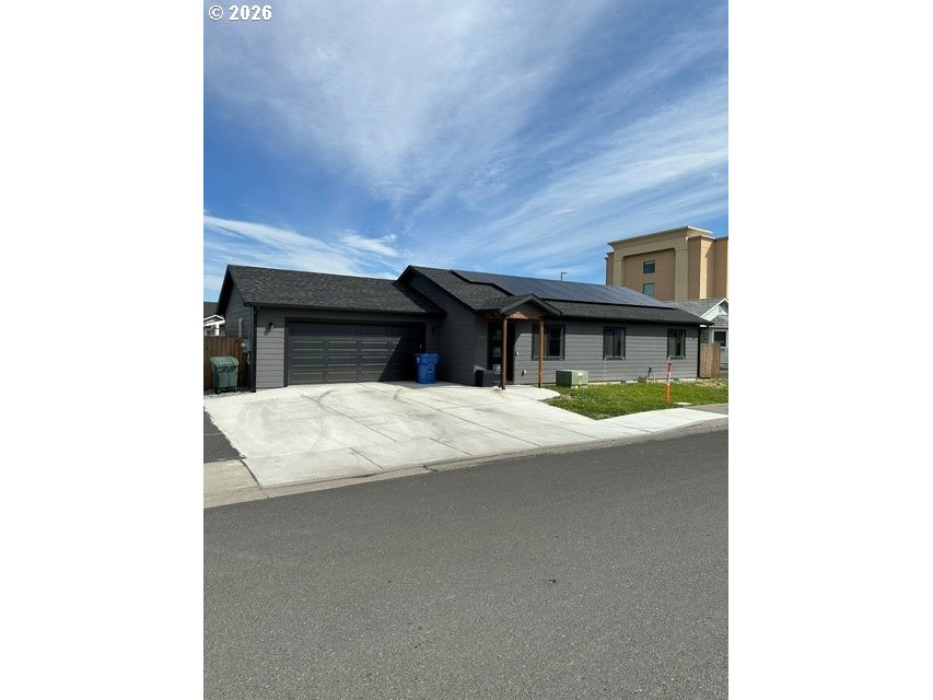 127 Sw Nye Ave Property Photo 1