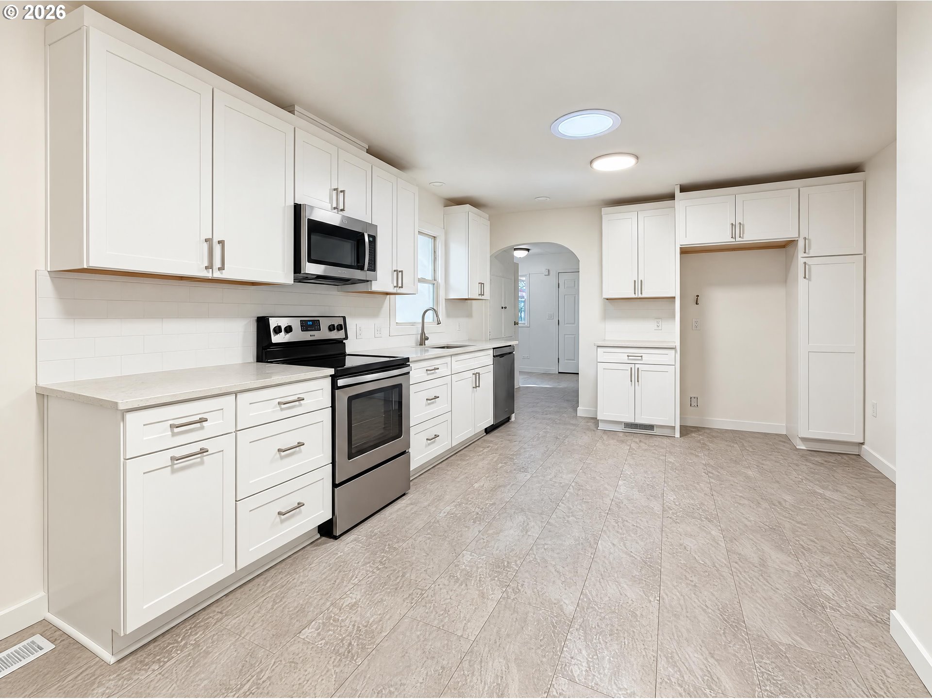1341 N Clark St Property Photo 2