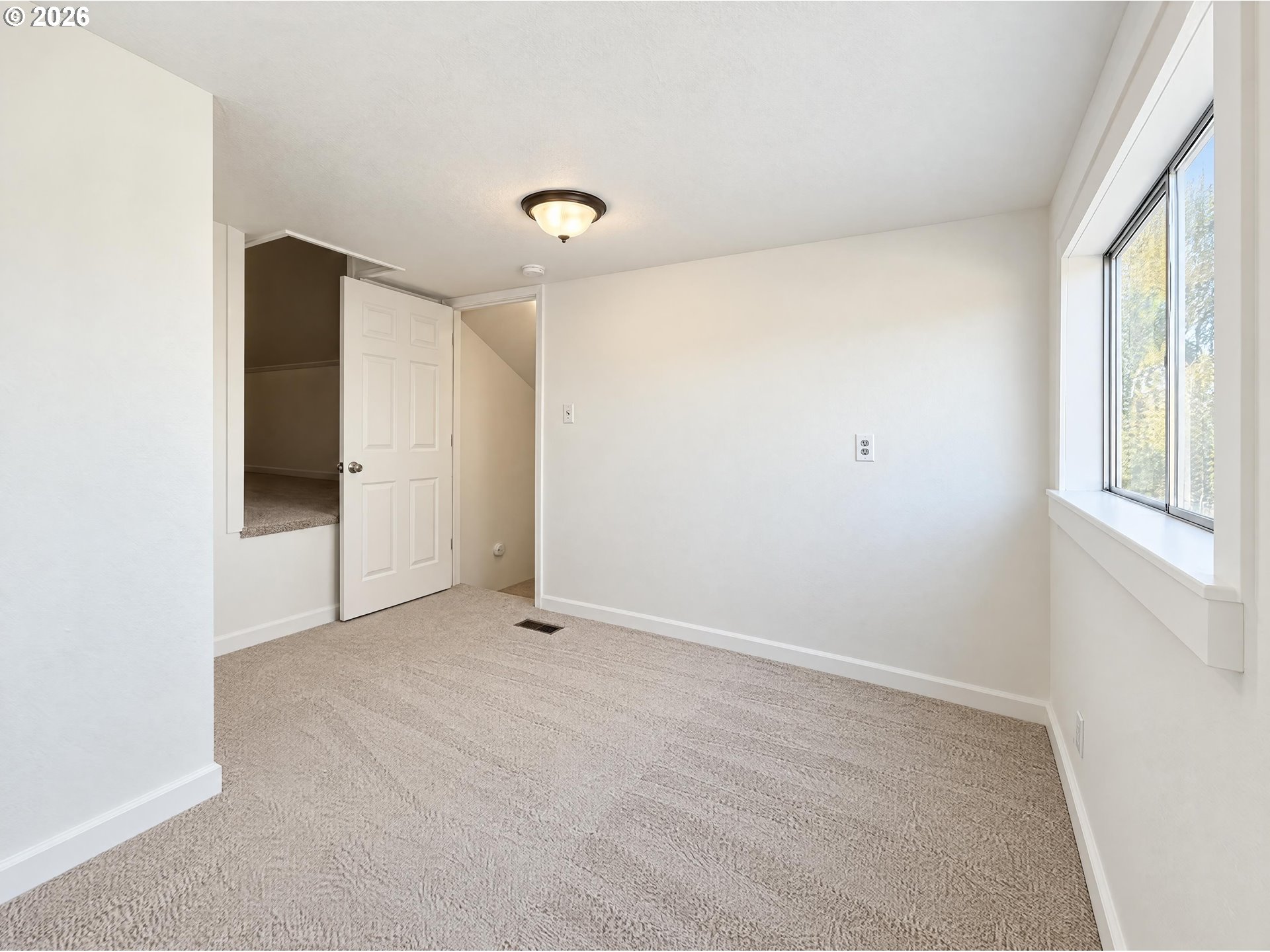 1341 N Clark St Property Photo 6