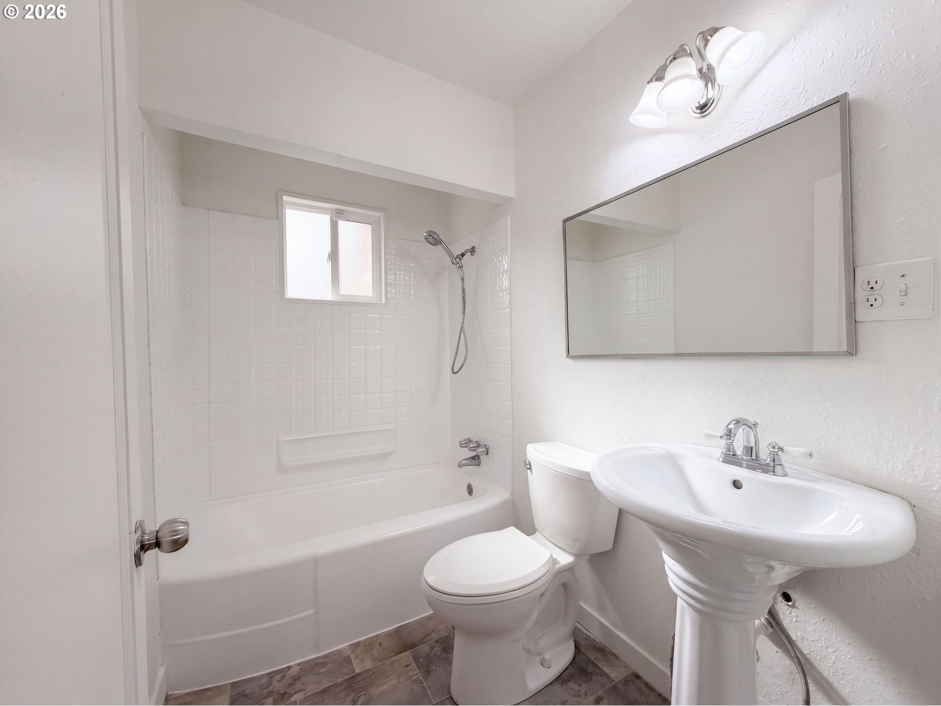 1341 N Clark St Property Photo 7