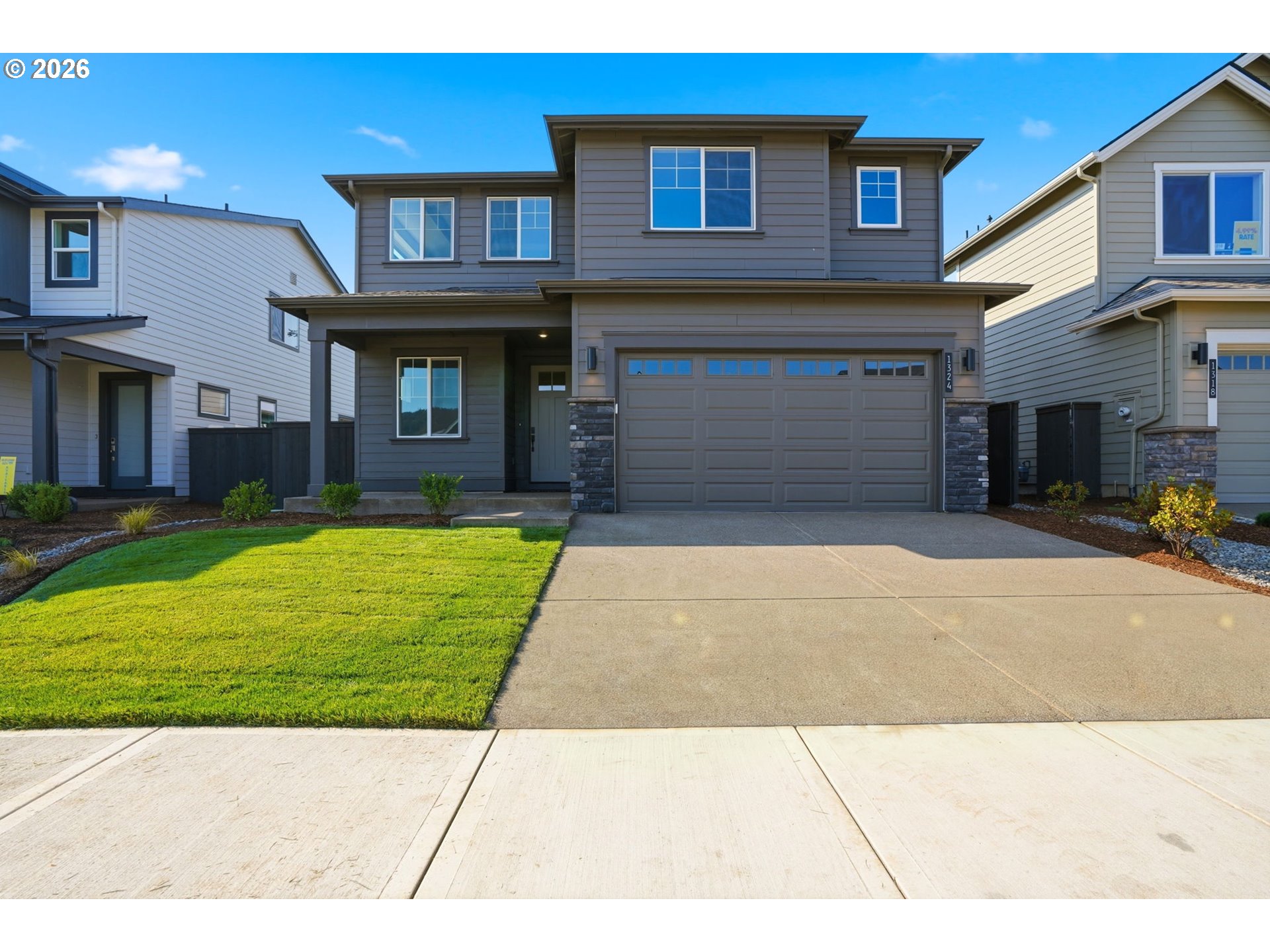 1324 E Canto Property Photo 1