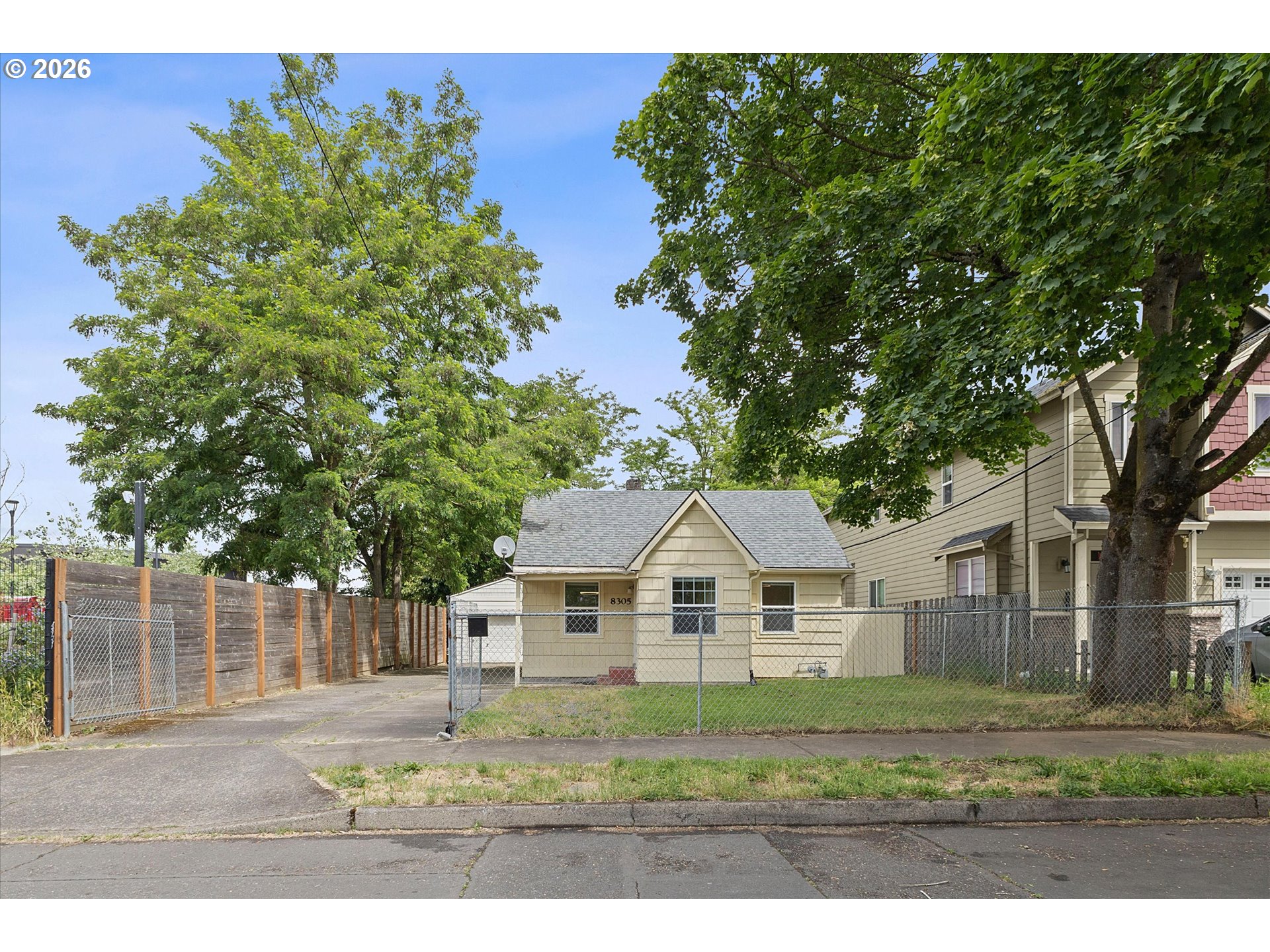 8305 Se Rhone St Property Photo 2