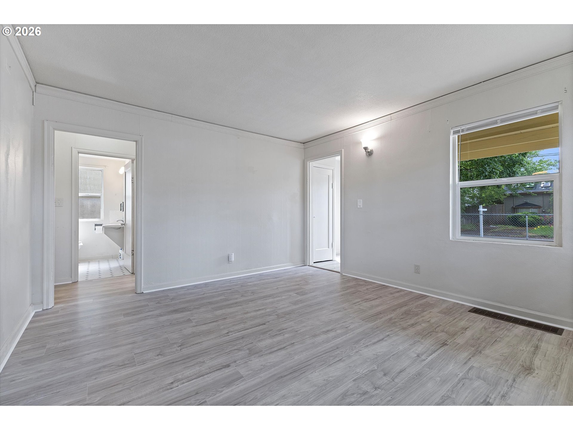 8305 Se Rhone St Property Photo 6