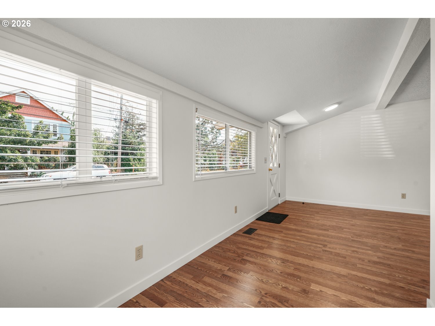 6911 Se Cora St Property Photo 4