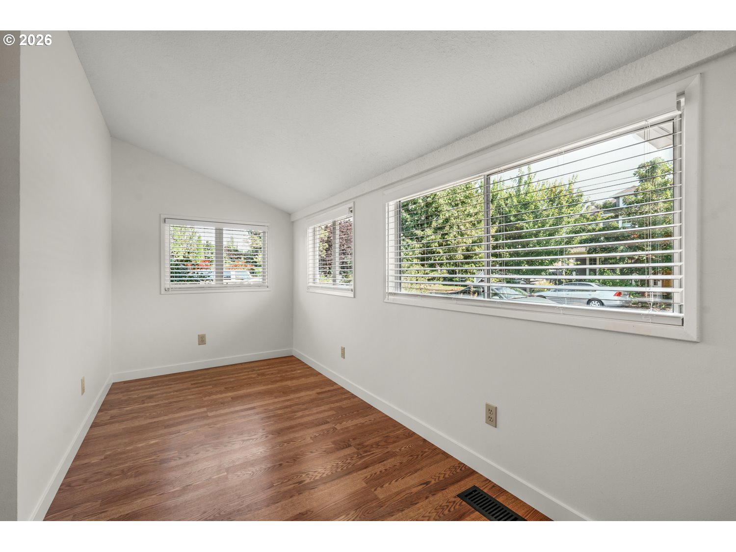 6911 Se Cora St Property Photo 5