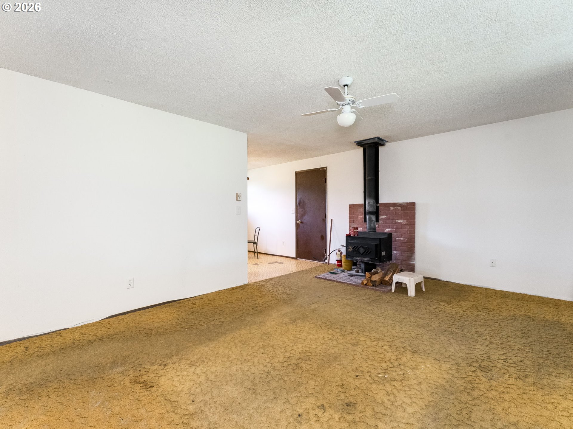 205 E 3rd St Property Photo 6