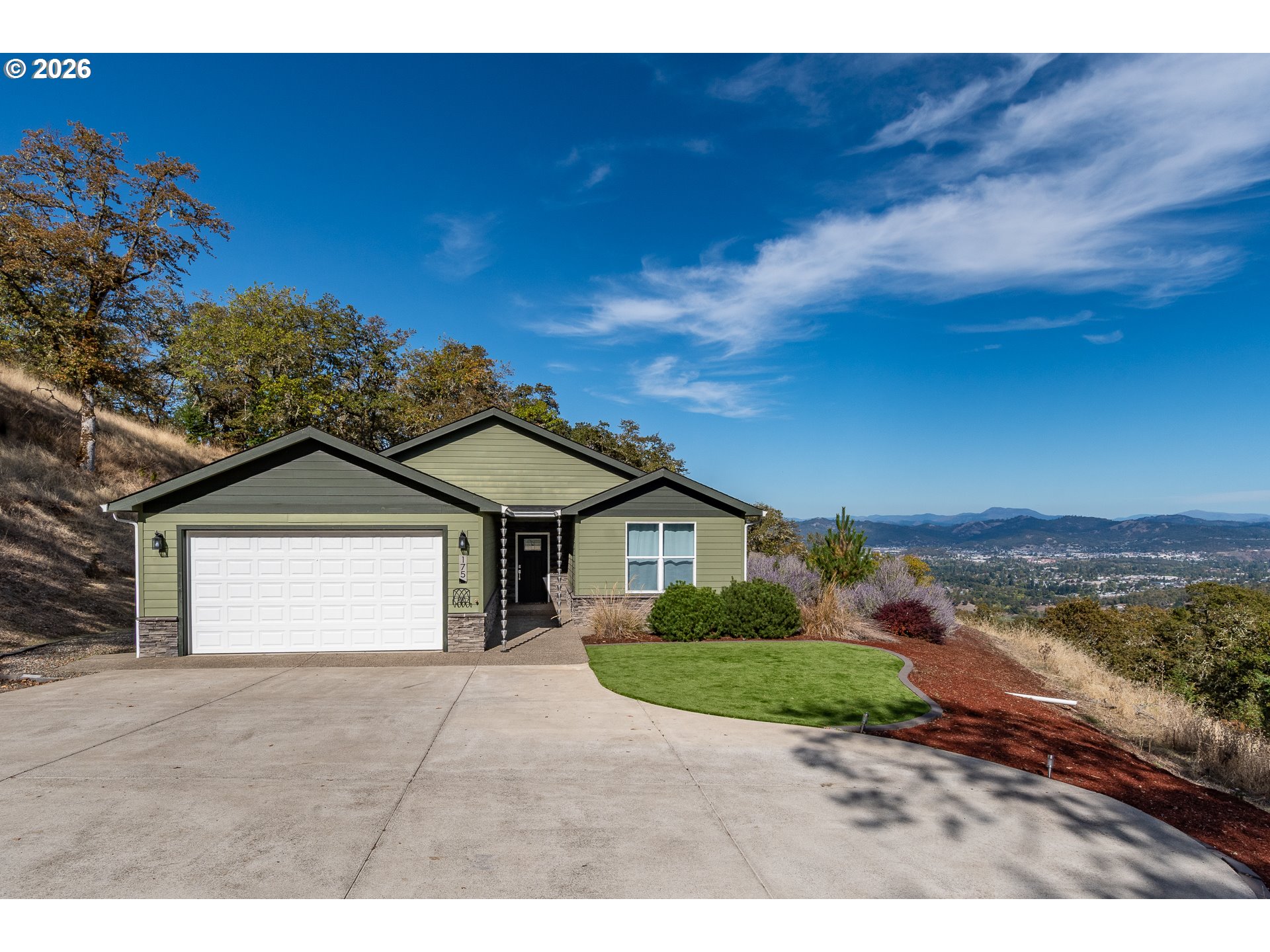 175 PLATINUM DR Property Photo 1