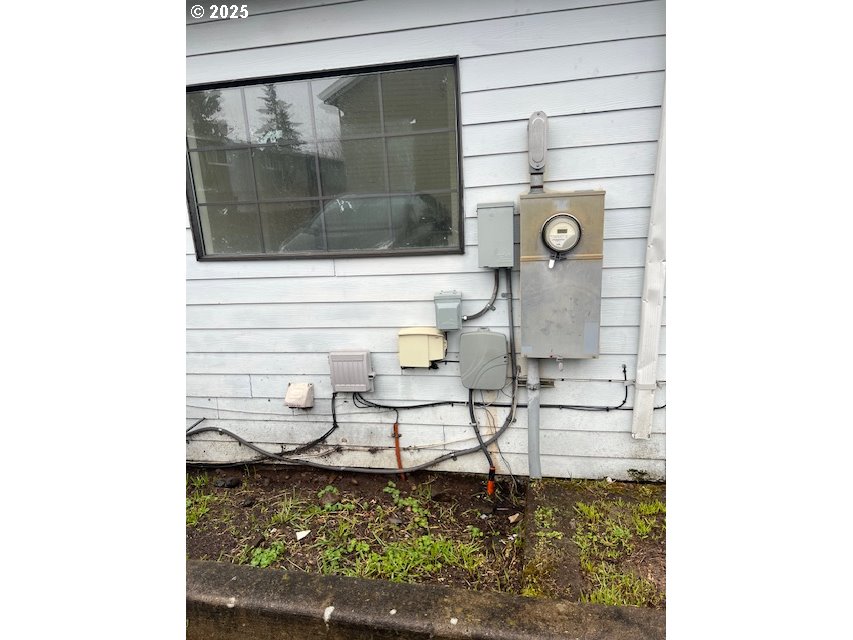 421 S Ivy St Property Photo 6