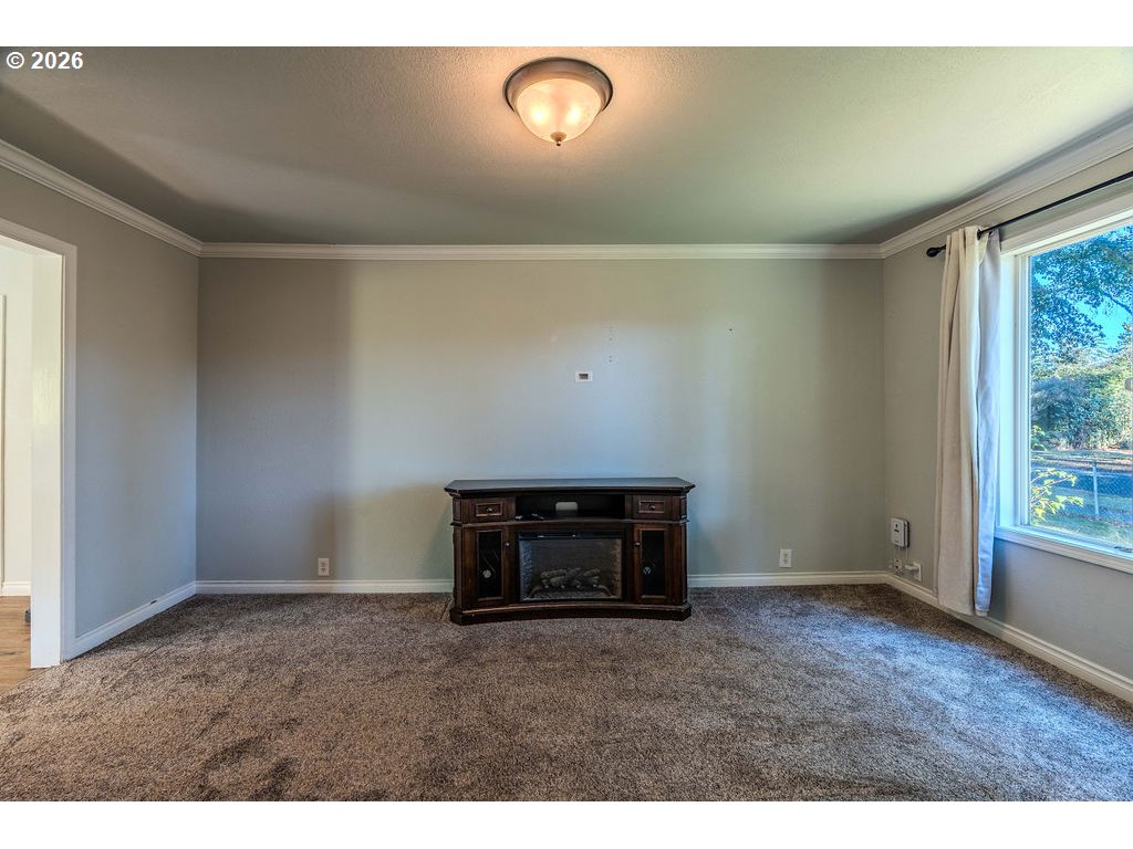 551 16th Ave Property Photo 5