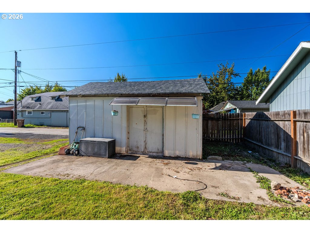 551 16th Ave Property Photo 31