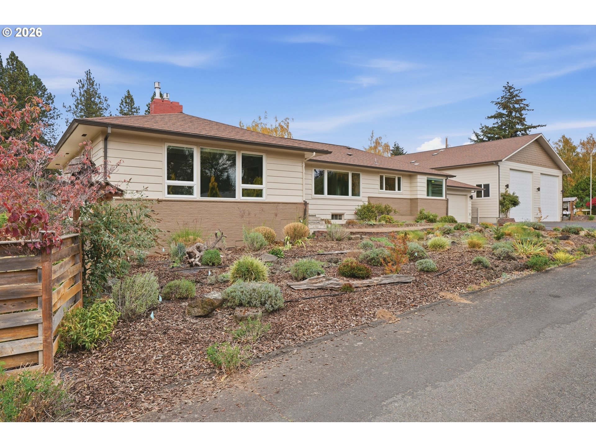 212 Sw Robbins Rd Property Photo 4