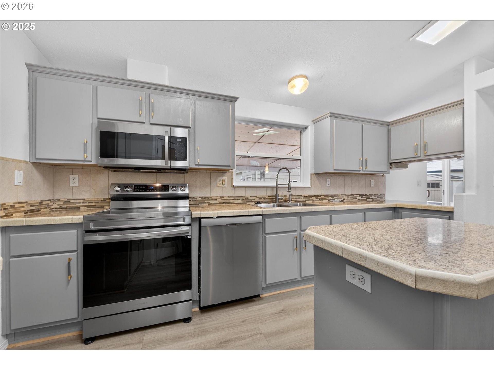 1680 Plum St Property Photo 10
