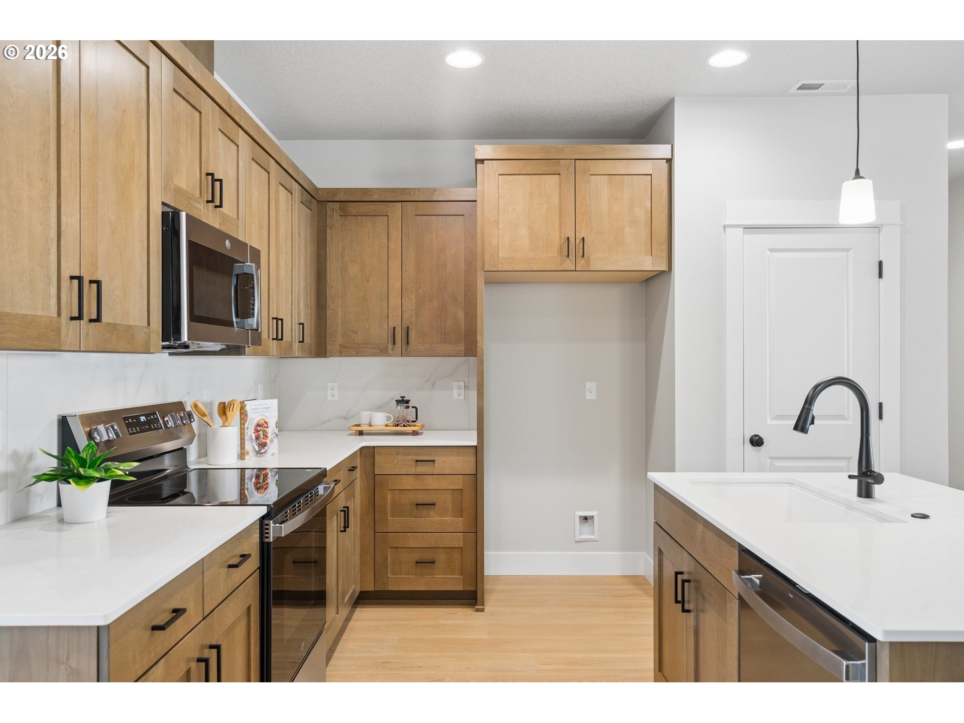 4465 E Willakenzie St Property Photo 6