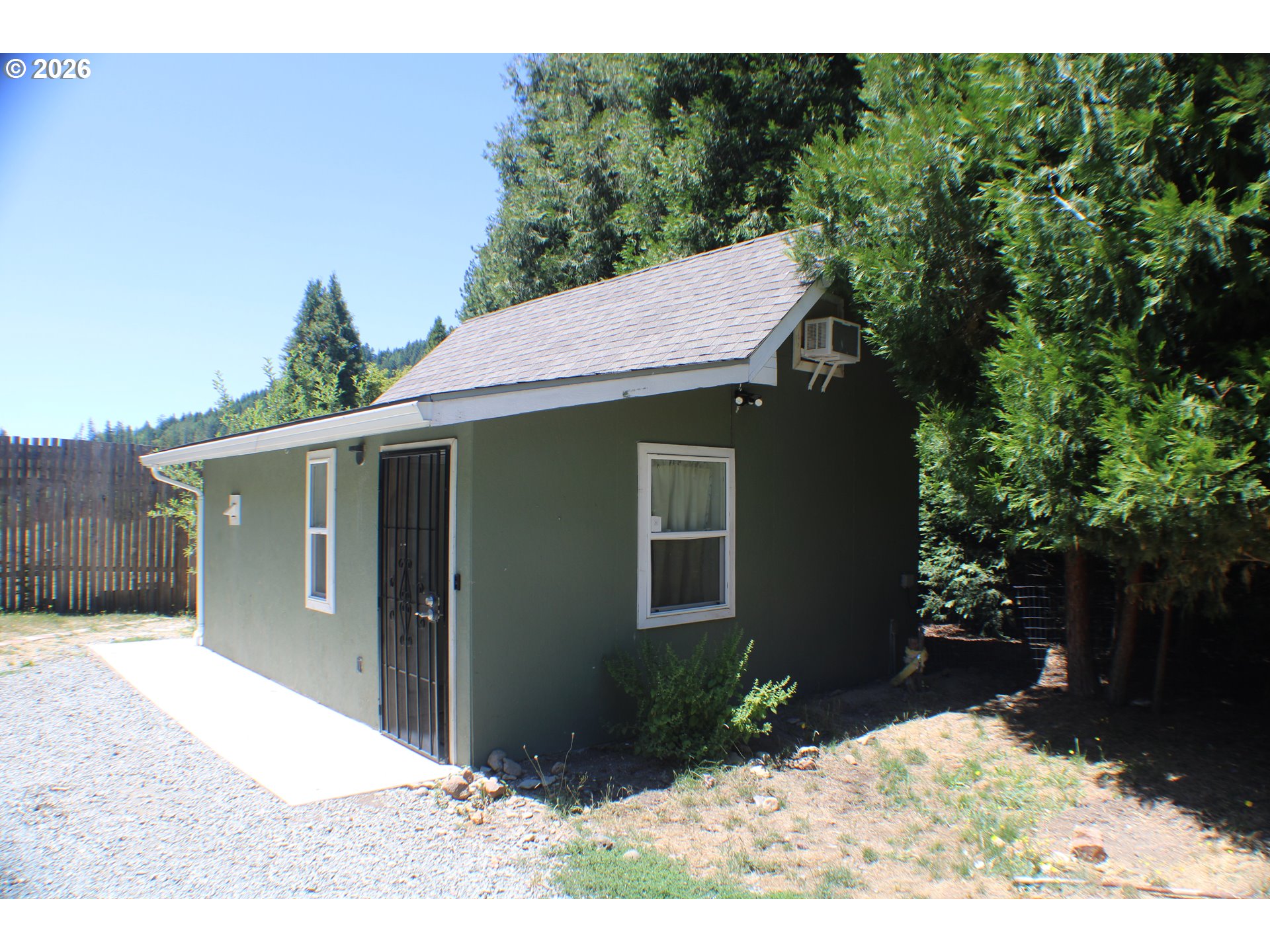 1545 Upper Cow Creek Rd Property Photo 3