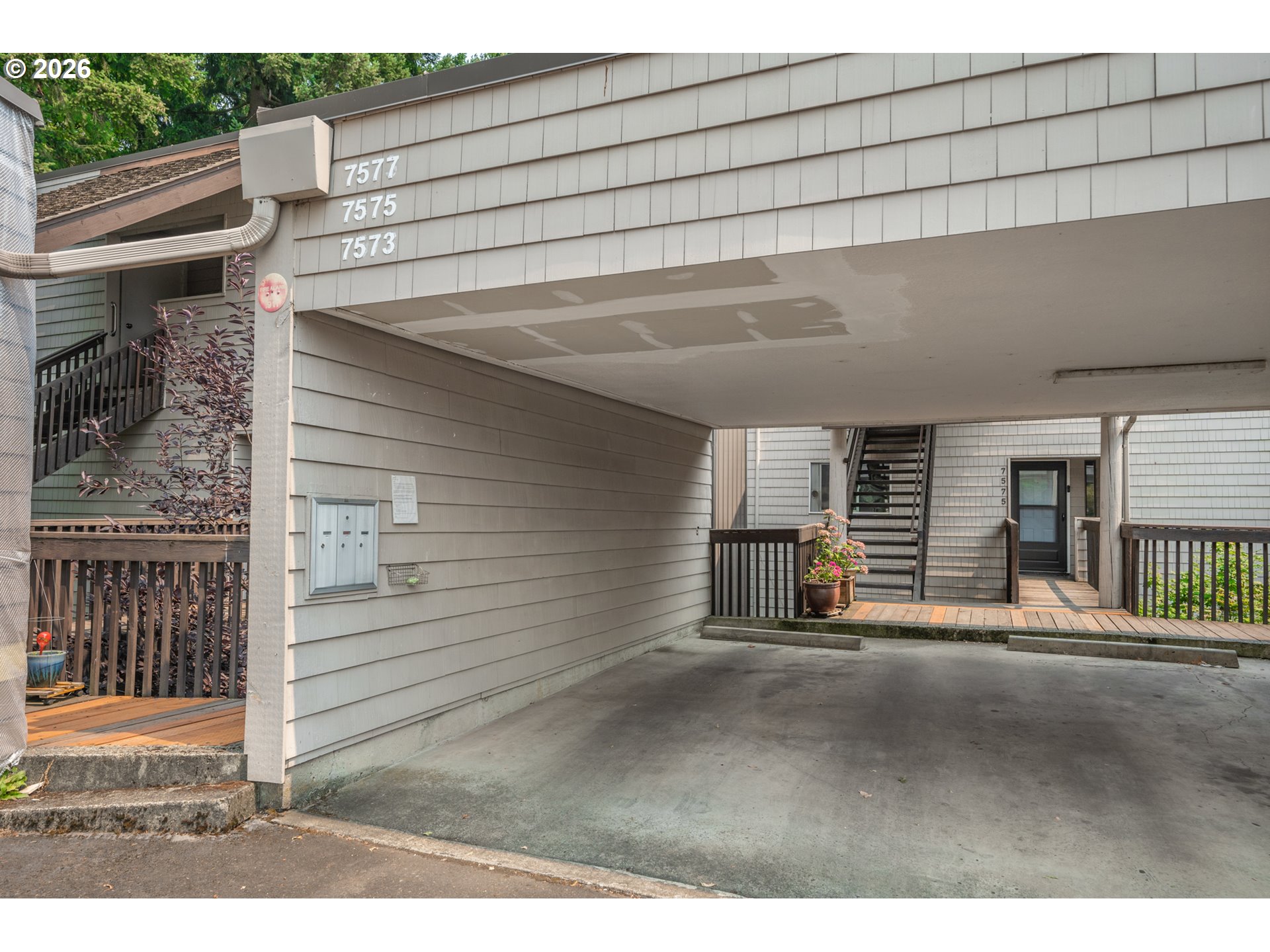 7577 N Edgewater Ave Property Photo 7