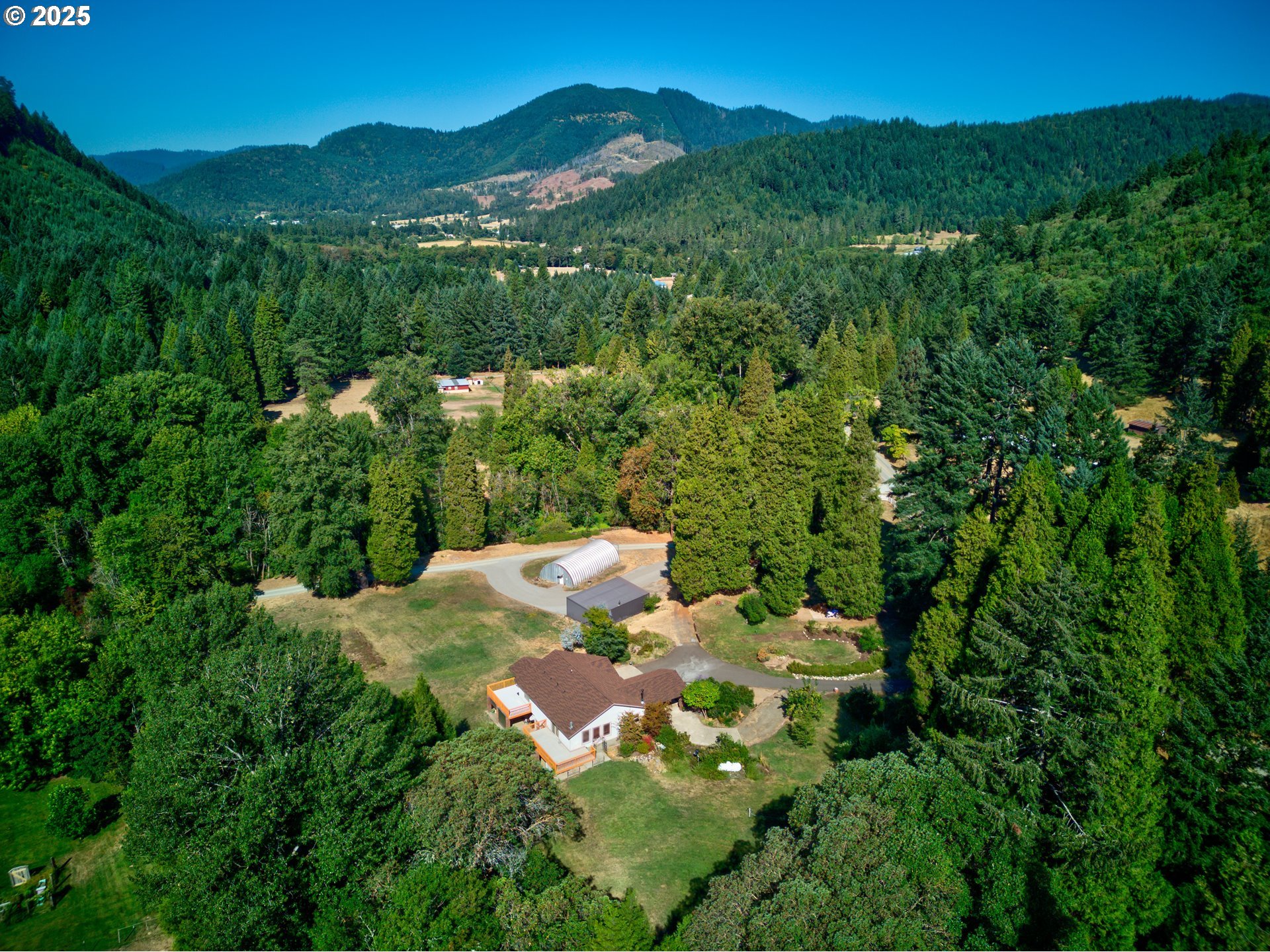913 Starveout Creek Rd Property Photo 1