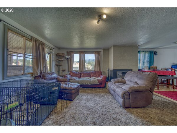 2125 Elm Ave Property Photo 4