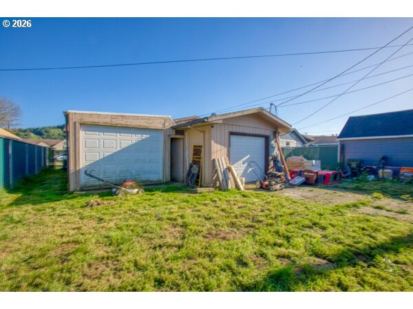 2125 Elm Ave Property Photo 16