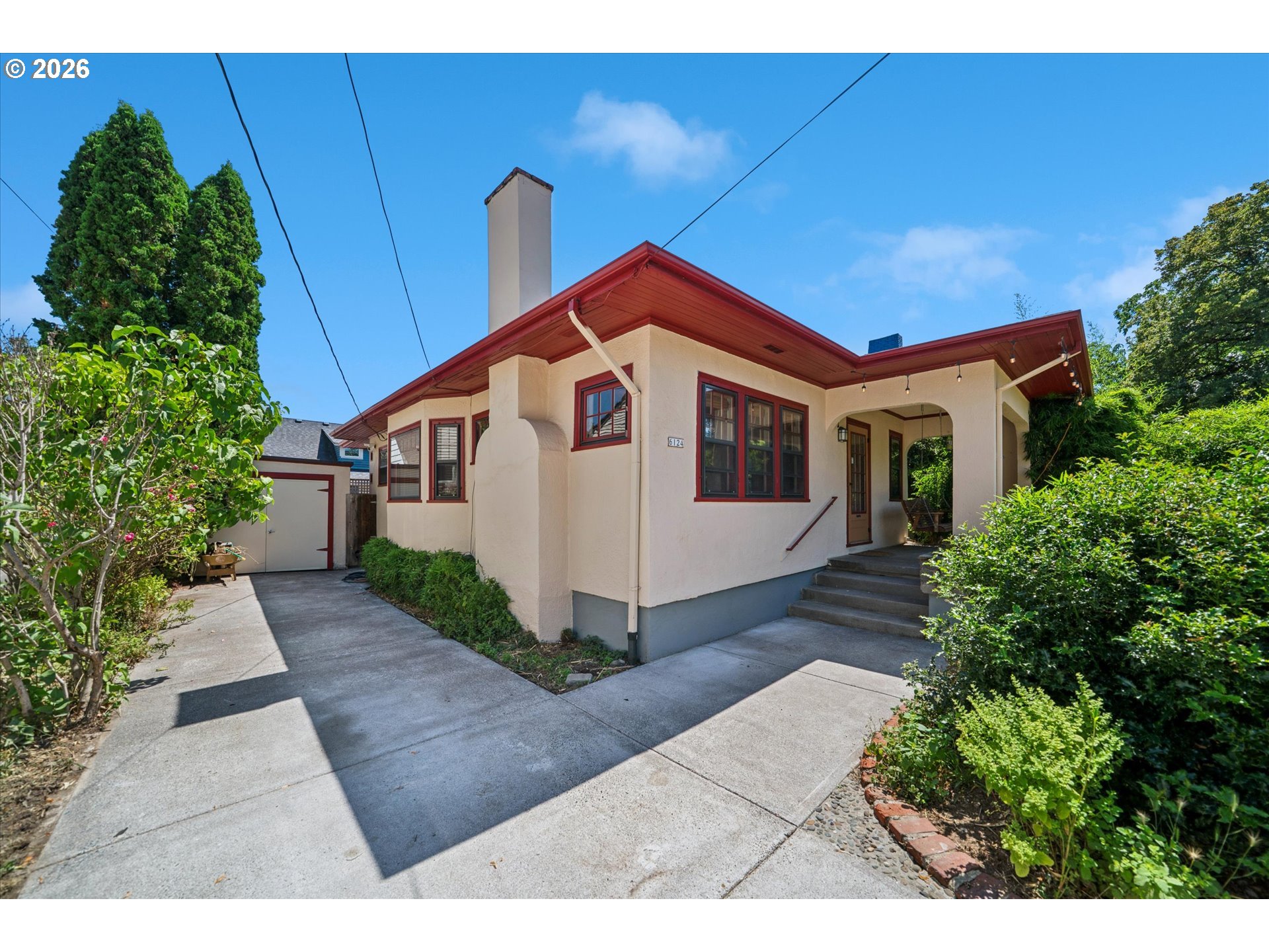 6124 N Vancouver Ave Property Photo 1