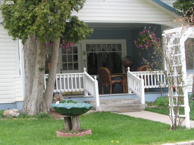 104 E Main St Property Photo 2