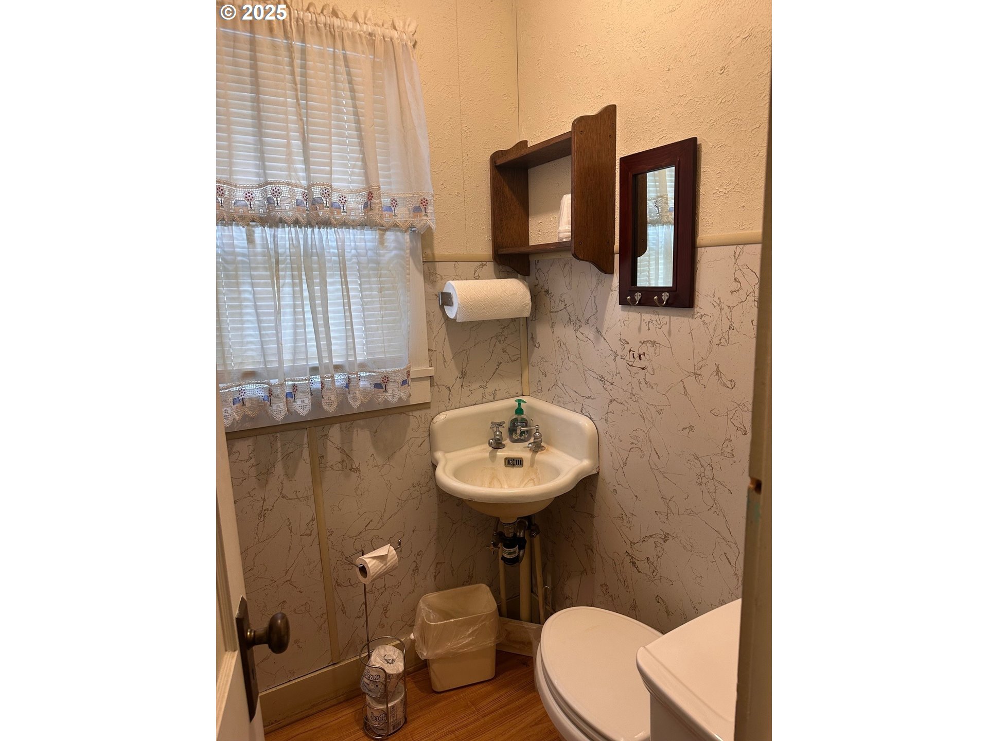 104 E Main St Property Photo 15