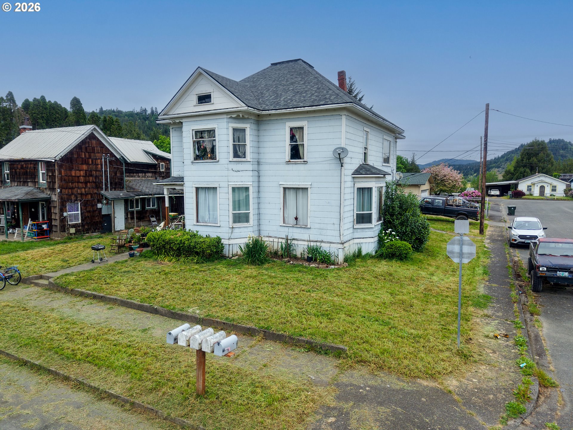 131 Ash St Property Photo 3