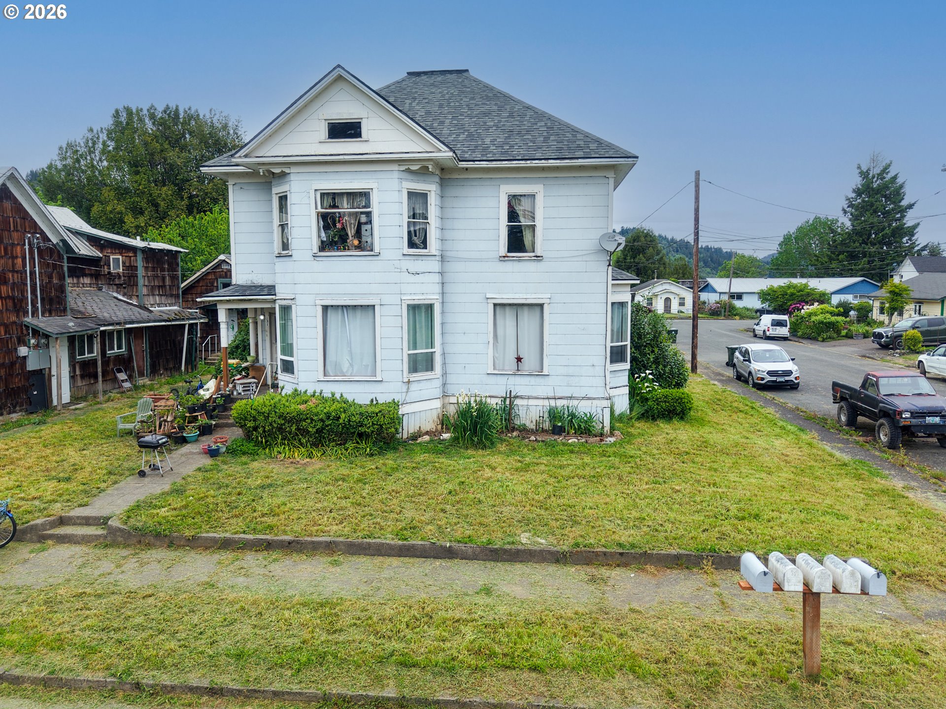 131 Ash St Property Photo 4