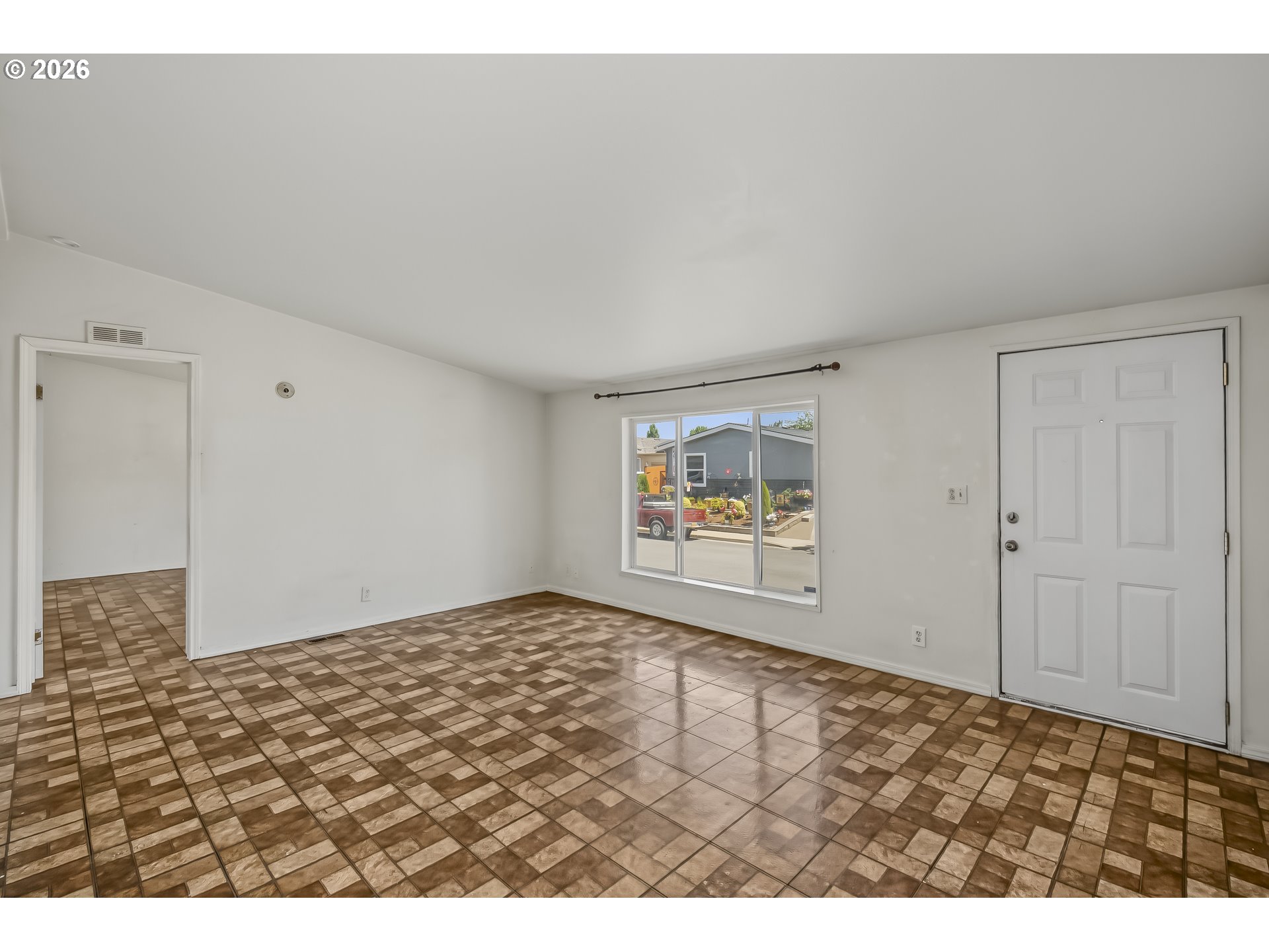 513 Madsen Loop Property Photo 3