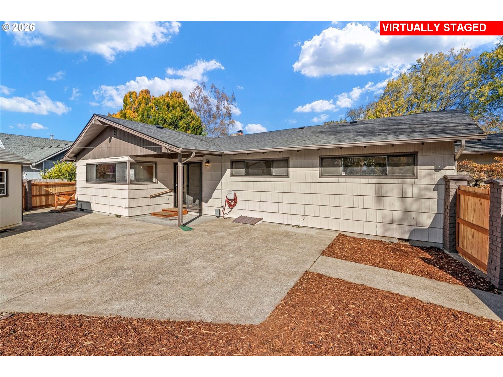 2611 Fir St Property Photo 3