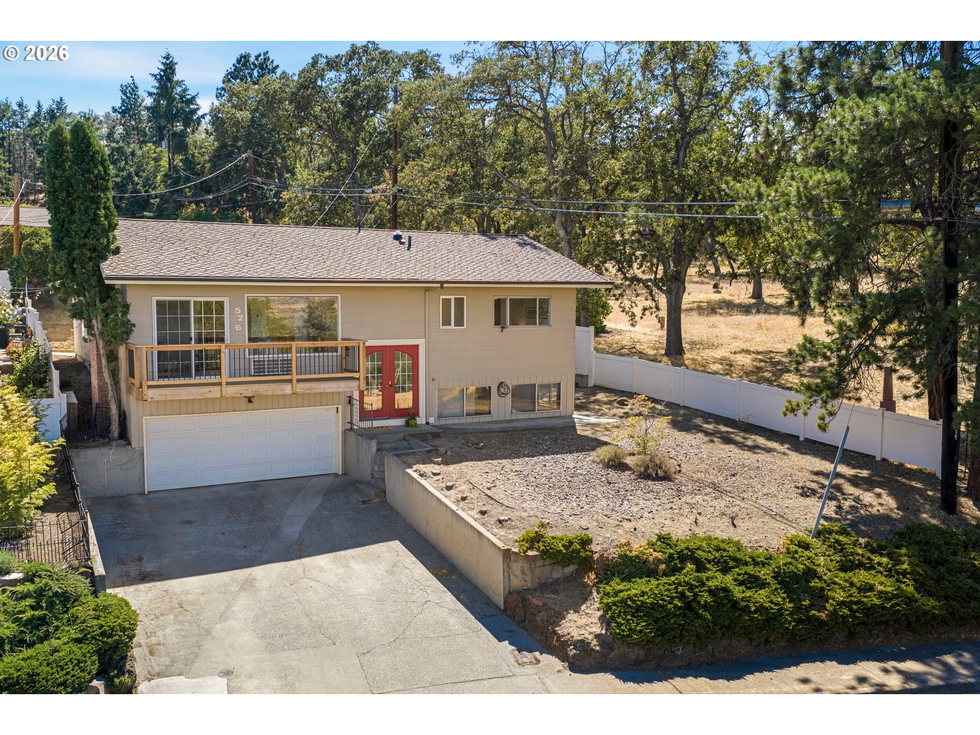 526 E Scenic Dr Property Photo 1