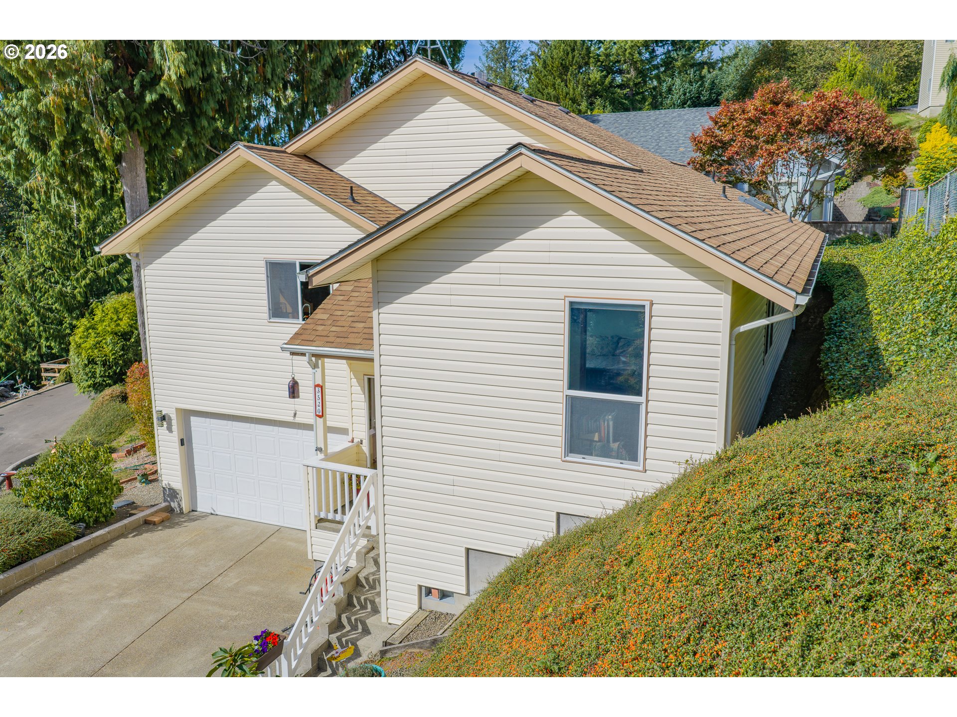 3520 OCEAN VIEW DR Property Photo 1