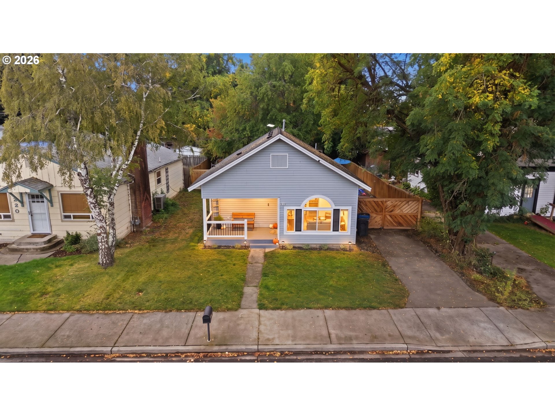 218 E Collins St Property Photo 1