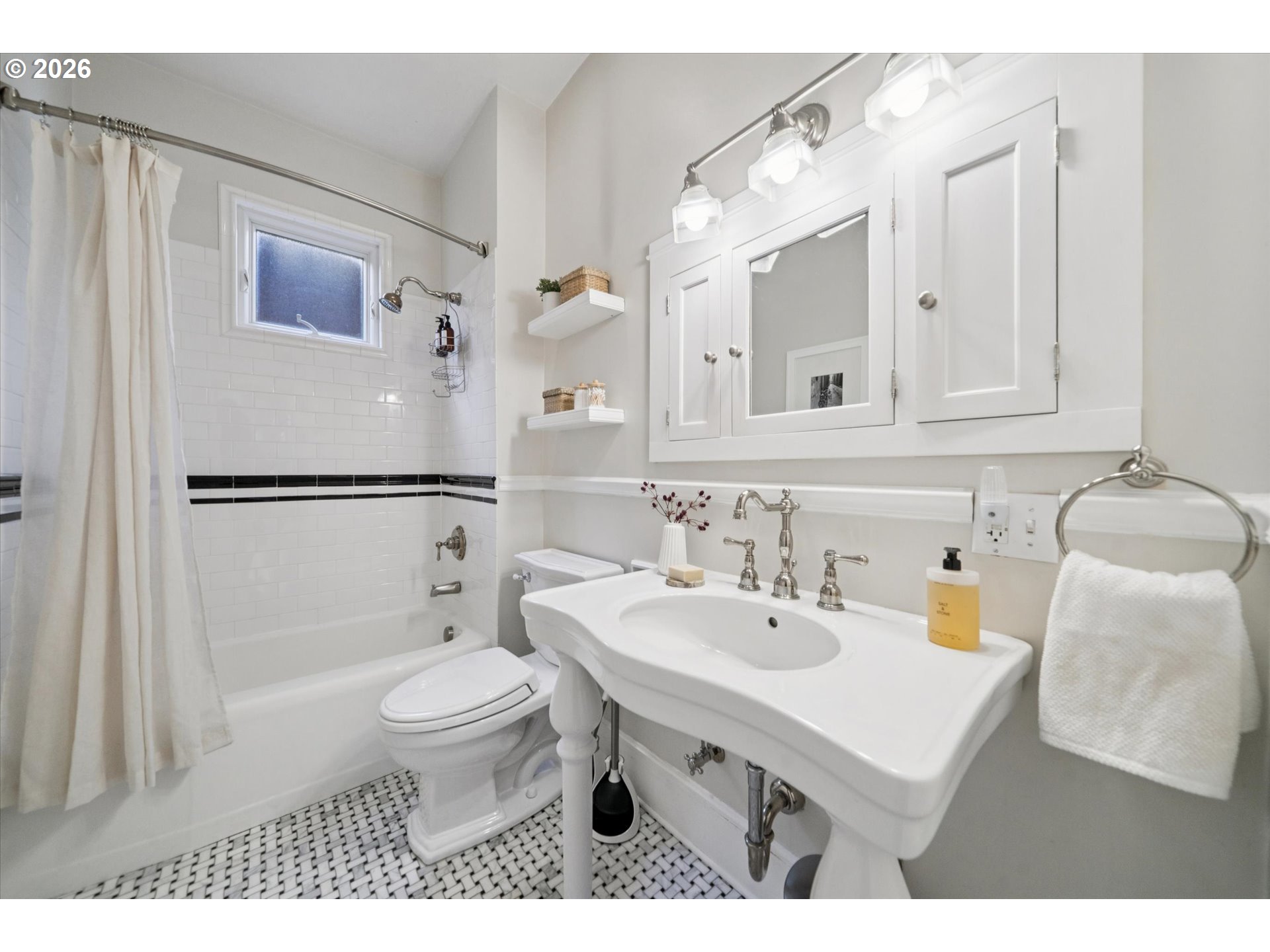 2475 Nw Northrup St Property Photo 17
