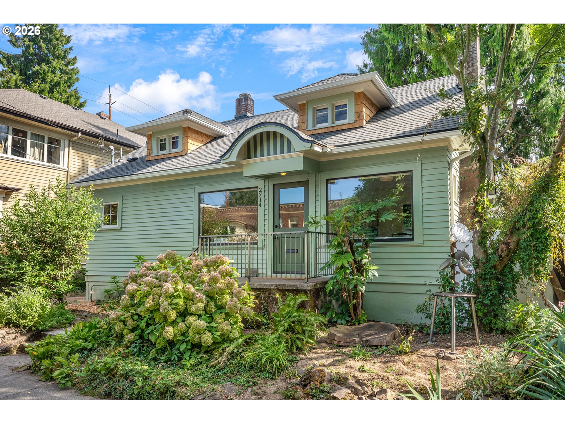 2714 NE EVERETT ST Property Photo 1