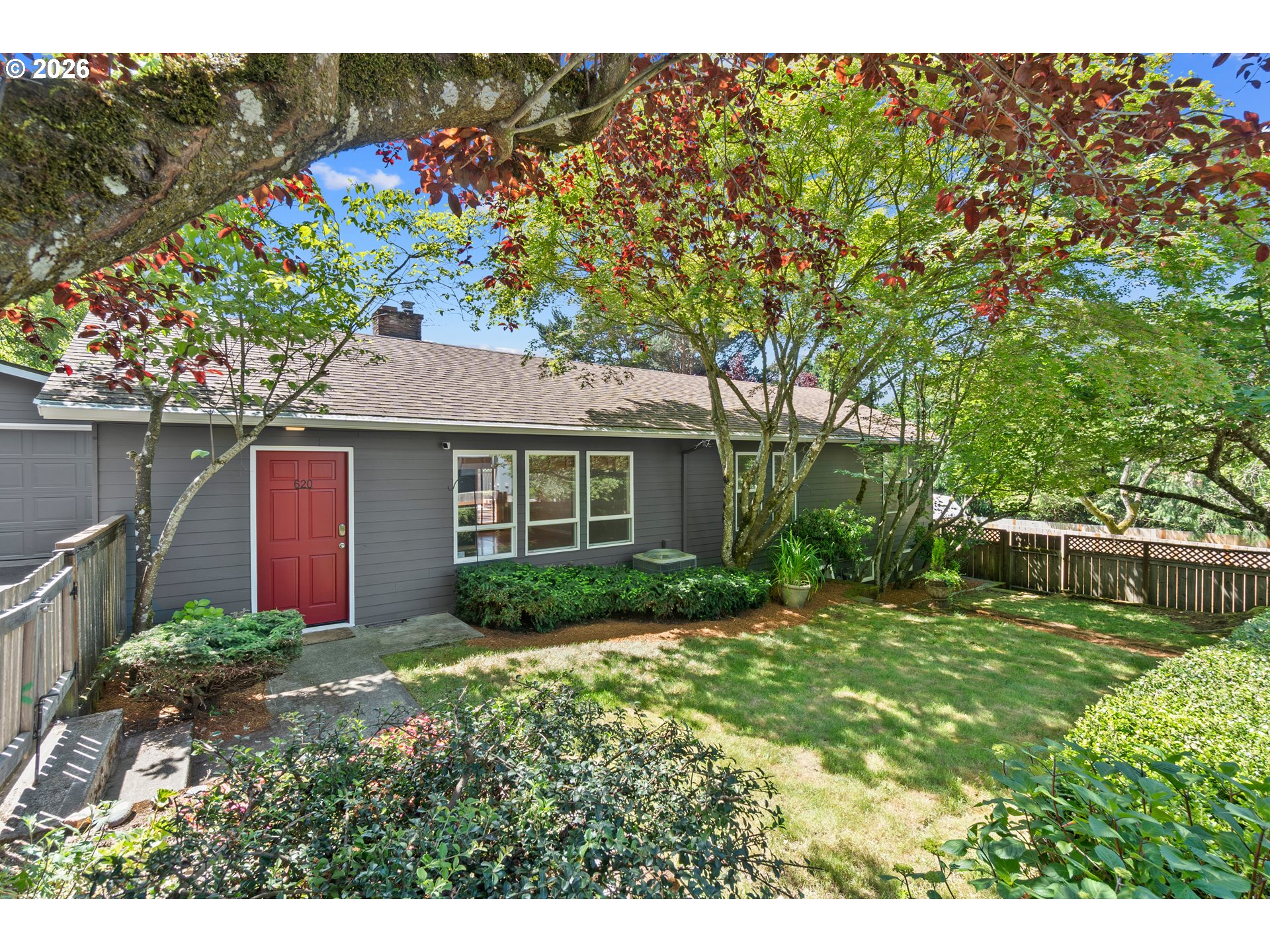 620 Sw Orchid St Property Photo 1