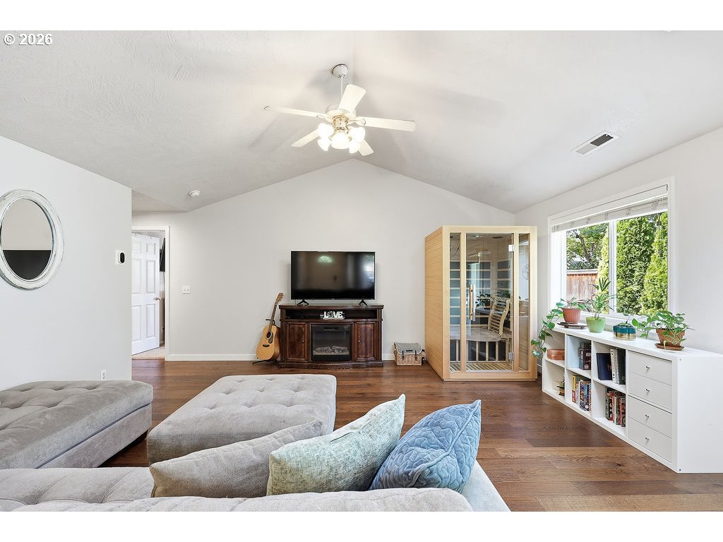 1348 Keller St Property Photo 12