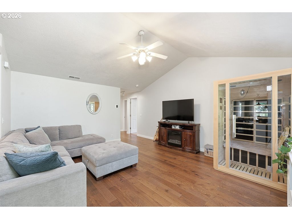 1348 Keller St Property Photo 13