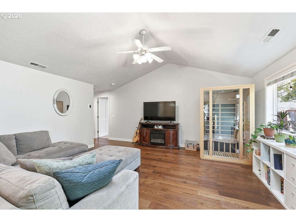 1348 Keller St Property Photo 14