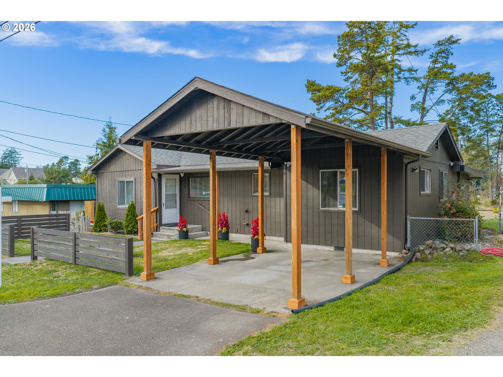 1848 Thomas Ave Property Photo 3