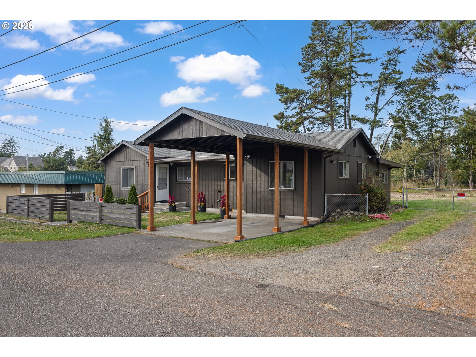1848 Thomas Ave Property Photo 4