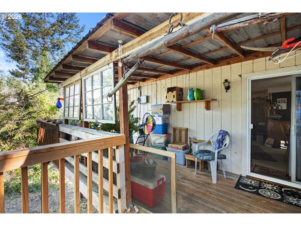 715 Jodee St Property Photo 4