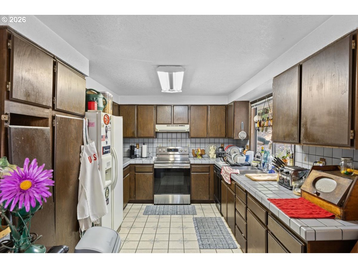 715 Jodee St Property Photo 8