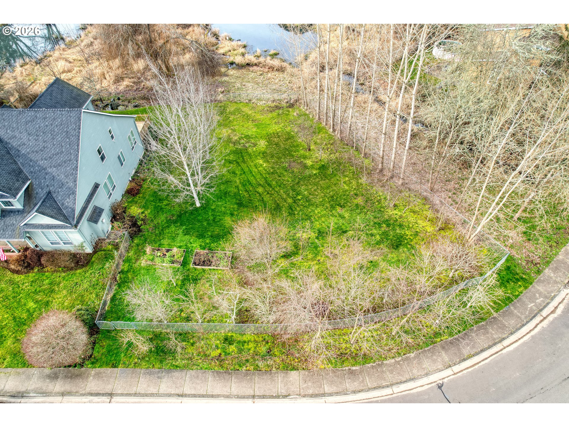 335 Ne Hillwood Dr Property Photo 2