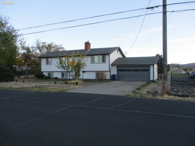 558 E Fulton St Property Photo 3