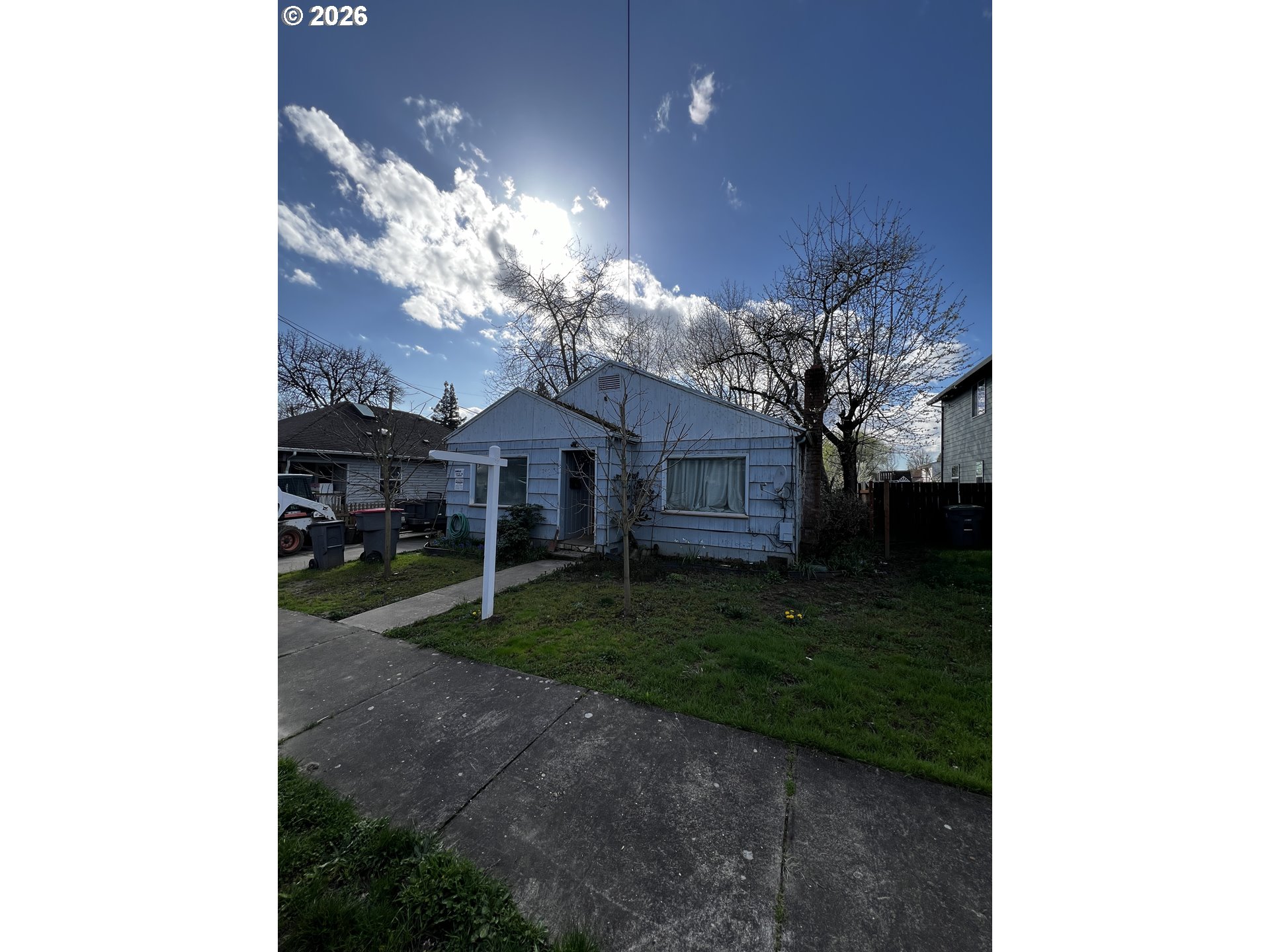 1215 NE IRVINE ST Property Photo 1